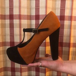 Bamboo faux suede t-strap platform pump